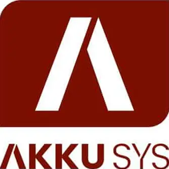Logo von AKKUSYS in rot und weiß, bestehend aus stilisierten Buchstaben und geometrischen Formen.